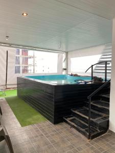 a room with a pool in the middle of a building at plaza hotel in Termas de Río Hondo