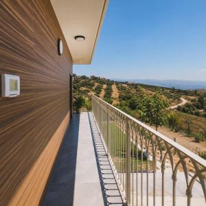 a view from the balcony of a house at שושנת מטולה in Metulla
