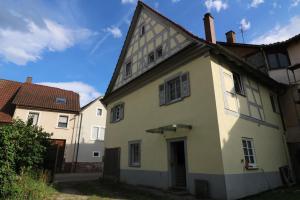 a yellow house with a roof at Milchhäusle in Söllingen