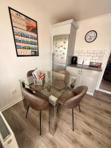 a dining room with a glass table and chairs at Ellington Escape in Ellington
