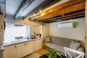 a living room with a couch and a sink at Silk House in Souflíon