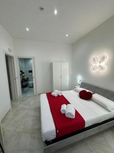 a bedroom with a large bed with towels on it at Core Salentino Rooms in Campomarino