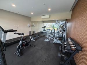 a gym with several treadmills and exercise bikes at livejaco405A in Jacó