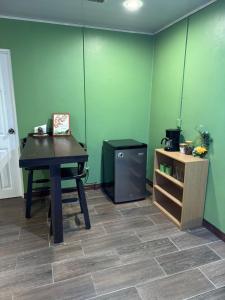 a dining room with a table and a trash can at Hospedaje Río Palomo in Orosí +8 photos