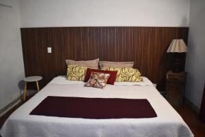 a bedroom with a large bed with a wooden headboard at Departamento Loro in Manzanillo