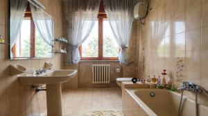 a bathroom with a tub and a sink and a bath tub at Dimora Giovanna in Poggiardo