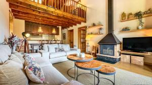 a living room with a couch and a fireplace at La Maison du Fleuve in Ur