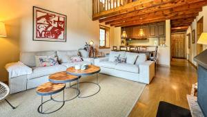 a living room with a couch and a table at La Maison du Fleuve in Ur