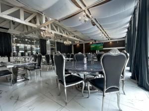 a dining room with a table and chairs at Ker San Telmo Hotel in Buenos Aires