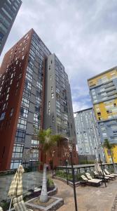a tall building with buildings in a city at Departamento de lujo en Col Americana con alberca in Guadalajara