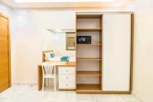a room with a desk and a mirror at Lagoon House Dakhla in Dakhla