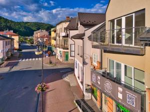 an empty street in a small town with buildings at Apartamenty u Maślanki in Muszyna