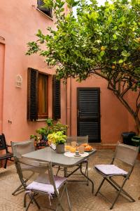 a table and chairs in front of a building at CASA MILENA in Settimo San Pietro