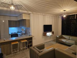 a living room with a couch and a kitchen at Casa marsa in Gammarth