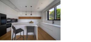 a kitchen with a white counter and a table at Wiile State in Athánatoi