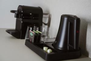 a black coffee maker sitting on top of a counter at Zacisze pod Tatrami in Suche