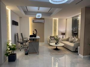 a living room with a couch and a table at أجنحة كتارا صلالة Katara Suites Salalah in Salalah
