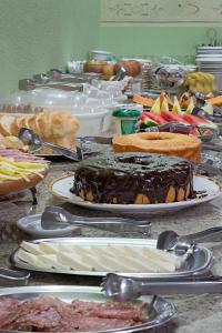 a table with many plates of food on it at Hotel Vivenda das Cachoeiras in Brotas