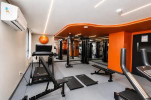 a gym with treadmills and elliptical machines at Comfort Hotel Joinville in Joinville +14 photos