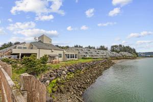 a row of houses next to a body of water at Embarcadero Resort in Newport