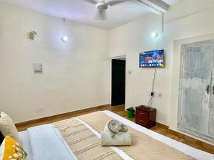 a room with a bed with a towel on it at Land Chaster Kasauli in Kasauli