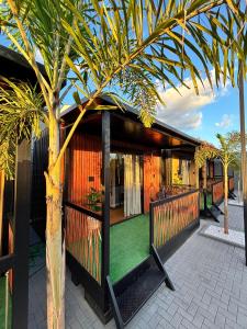 a house with a porch with a green lawn at Villa Royal in Imperatriz