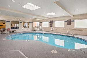 a large swimming pool in a hotel room at Comfort Inn Columbia Gorge in The Dalles