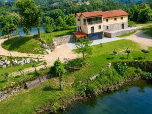 an aerial view of a house next to a river at Serração House in Rio Caldo