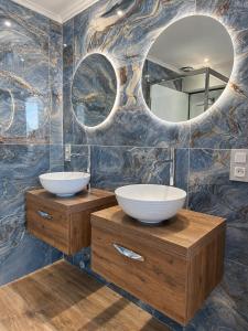 a bathroom with two sinks and a mirror at La Villa Du Temple - Climatisation in Auxerre