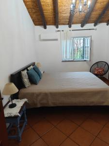 a bedroom with a bed and a window at Casa dos Avós in Estorninhos +18 photos