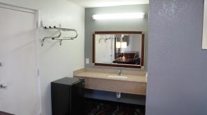 Een badkamer bij Riverview Inn