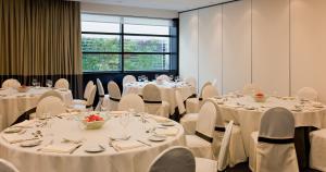 Un restaurant sau alt loc unde se poate mânca la Novotel Buenos Aires +47 fotografii