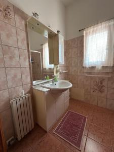 a bathroom with a sink and a mirror at Casa Giulia in Pula