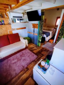 a living room with a couch and a tv at Casa Nido Tiny House in El Chalten