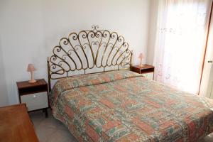 a bedroom with a large bed and two night stands at Condominio ai bagni in Grado
