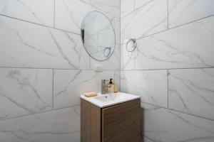 a white bathroom with a sink and a mirror at La Palma Experience in Panama City +69 photos