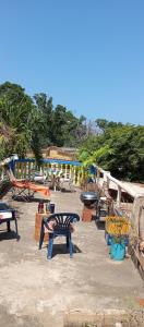 a group of benches sitting in a parking lot at Romervic vacational apartments in Juangriego +31 photos