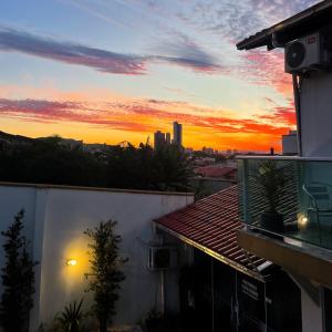 a view of a sunset from a house at Pousada Mel e Mar in Penha