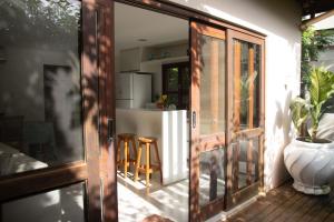 an open door of a house with a kitchen at Suites Amma Noronha in Fernando de Noronha