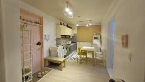 a small kitchen with a table and chairs in a room at 케이앞산 하우스 in Daegu