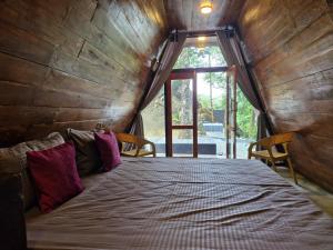 a bedroom with a large bed in a tree house at Dhunhill Garden in Avissawella