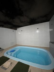 a large blue bath tub in a room at Vieira House in Brasília