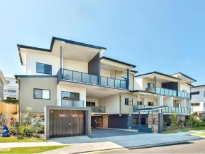 an apartment building with a gate in front of it at 3BR Top Floor Apartment with Parking, EV friendly & Views Brisbane South in Brisbane +15 photos