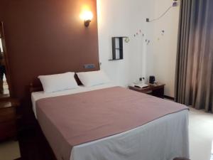 a bedroom with a large bed in a room at brun & browns in Matara