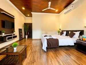 a bedroom with a large bed and a wooden ceiling at Baga beach heritage resort in Calangute