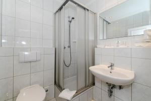 Koupelna v ubytování Kurhaus Hotel