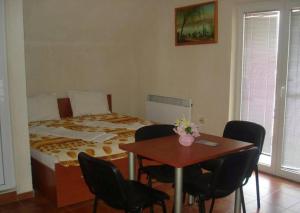 Afbeelding uit fotogalerij van Apartments Dan Dar in Nov Dojran +102 foto's