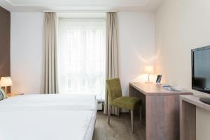 Letto o letti in una camera di PLATZHIRSCH ZÜRICH - Downtown Boutique Hotel & Sushi Lounge