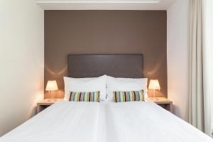 Letto o letti in una camera di PLATZHIRSCH ZÜRICH - Downtown Boutique Hotel & Sushi Lounge