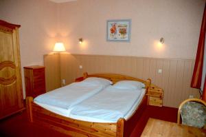 Postel nebo postele na pokoji v ubytování Hotel Kappelner Hof